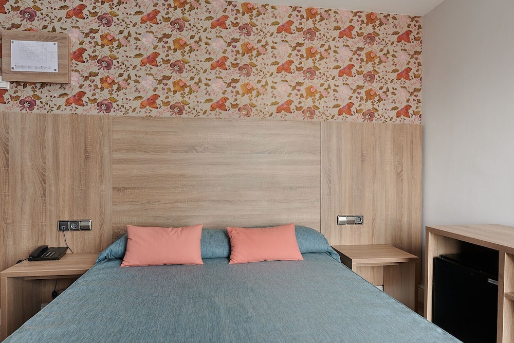 Ramblas Barcelona — Hotel rooms in Barcelona, Catalonia