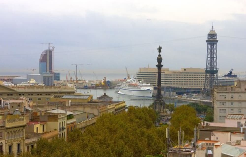 Ramblas Barcelona — Attractions in the area in Barcelona, Catalonia