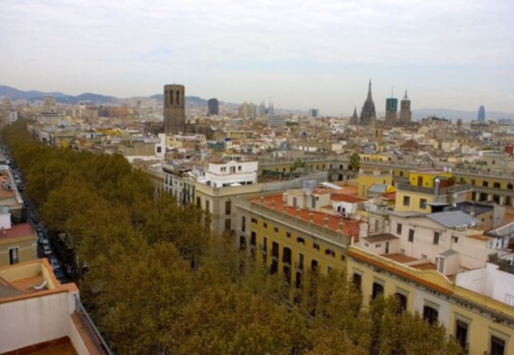 Ramblas Barcelona — Attractions in the area in Barcelona, Catalonia