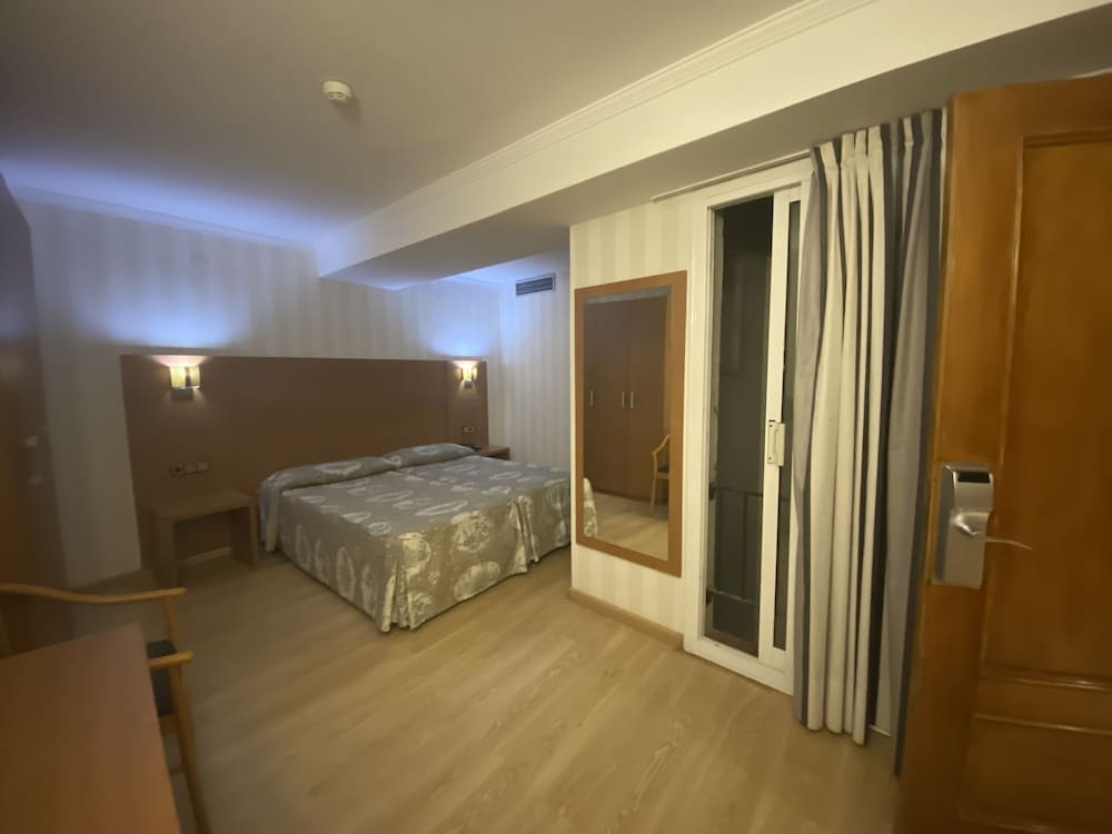 Ramblas Barcelona — Hotel rooms in Barcelona, Catalonia