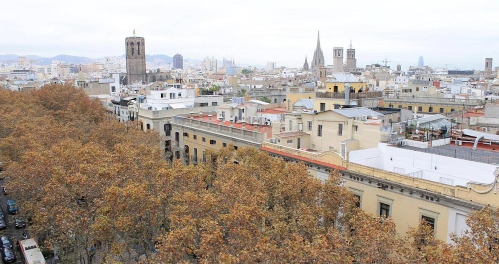 Ramblas Barcelona — Attractions in the area in Barcelona, Catalonia