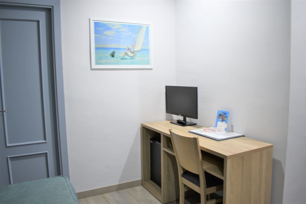 Ramblas Barcelona — Hotel rooms in Barcelona, Catalonia