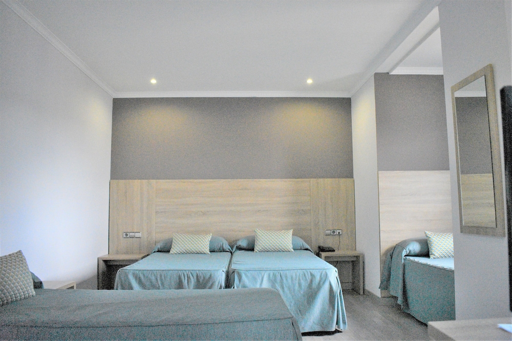 Ramblas Barcelona — Hotel rooms in Barcelona, Catalonia