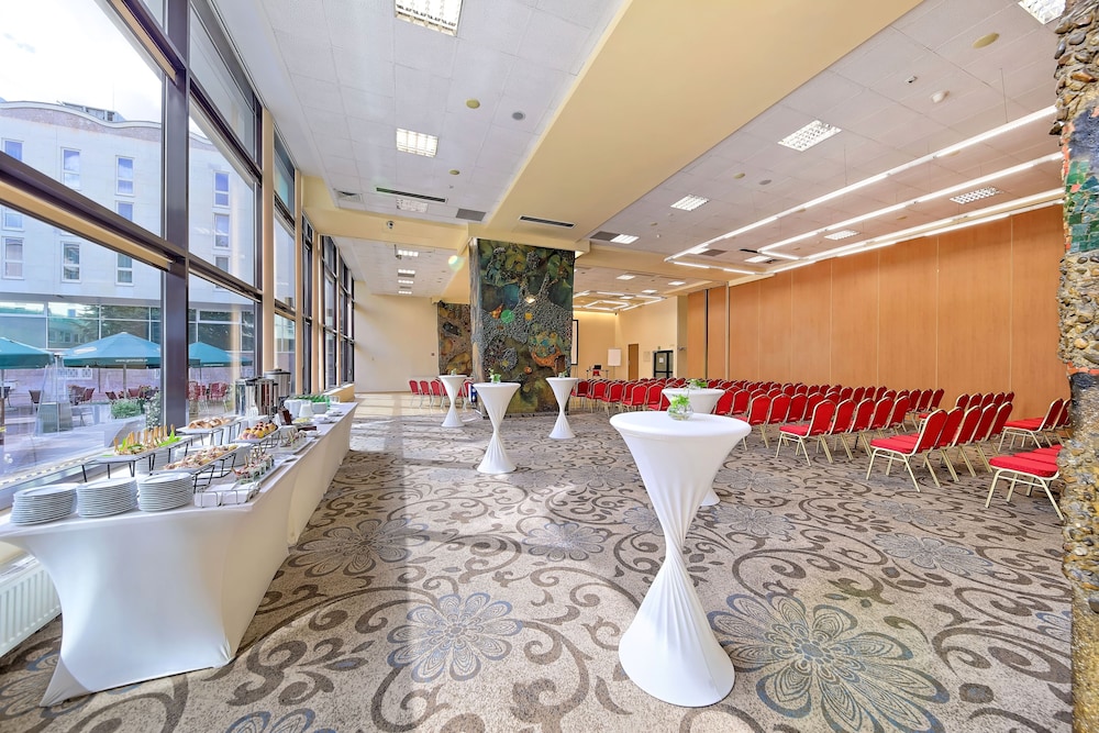 Hotel Gromada Warszawa Centrum — Restaurant & bars in Warsaw, Masovian
