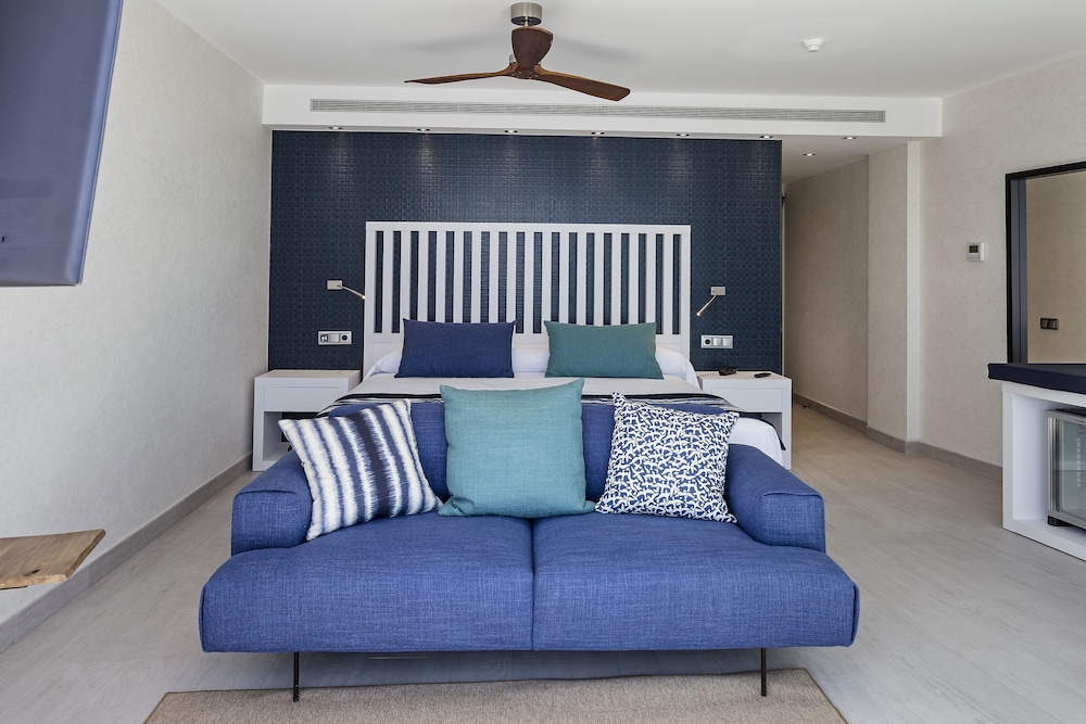 Catalonia Royal Ses Estaques - Adults Only — Hotel rooms in Santa Eulalia, Balearic Islands