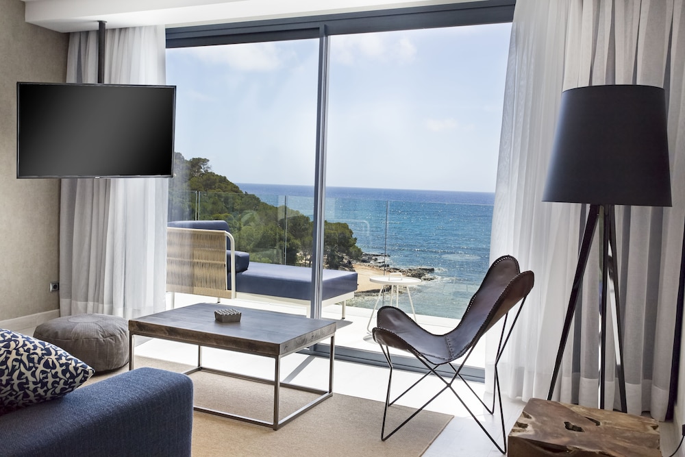 Catalonia Royal Ses Estaques - Adults Only — Hotel rooms in Santa Eulalia, Balearic Islands