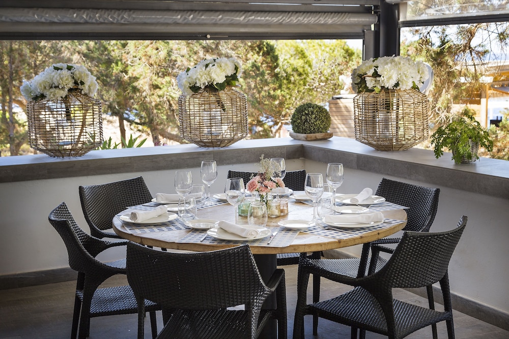 Catalonia Royal Ses Estaques - Adults Only — Restaurant & bars in Santa Eulalia, Balearic Islands