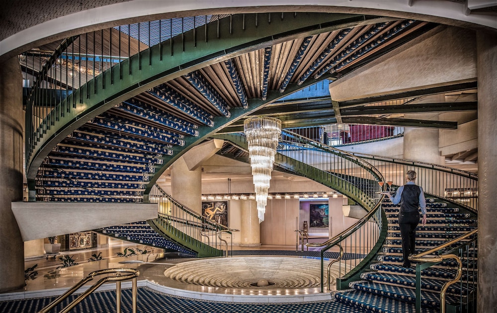 Rome Cavalieri, A Waldorf Astoria Hotel — Hotel building in Rome, Lazio