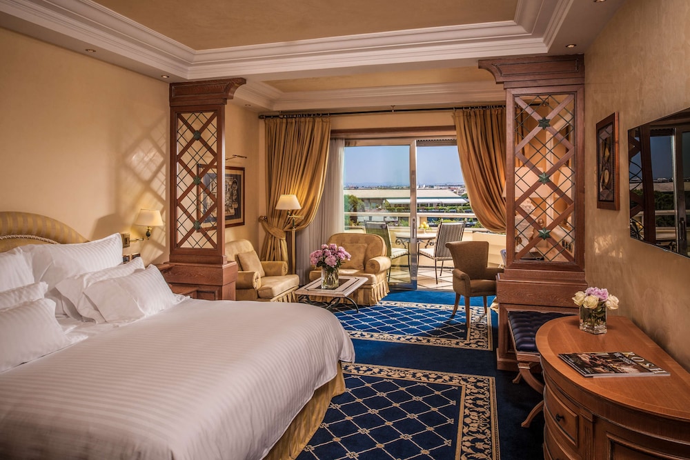Rome Cavalieri, A Waldorf Astoria Hotel — Hotel rooms in Rome, Lazio