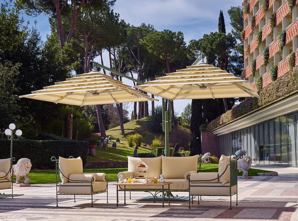 Rome Cavalieri, A Waldorf Astoria Hotel — Hotel building in Rome, Lazio