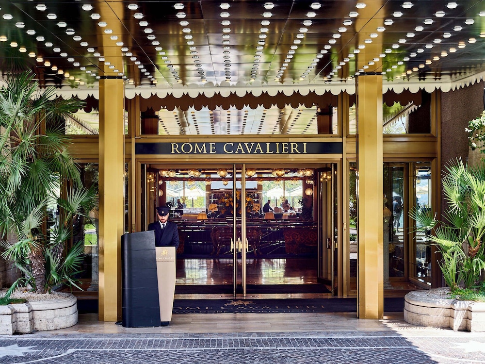 Rome Cavalieri, A Waldorf Astoria Hotel — Hotel building in Rome, Lazio