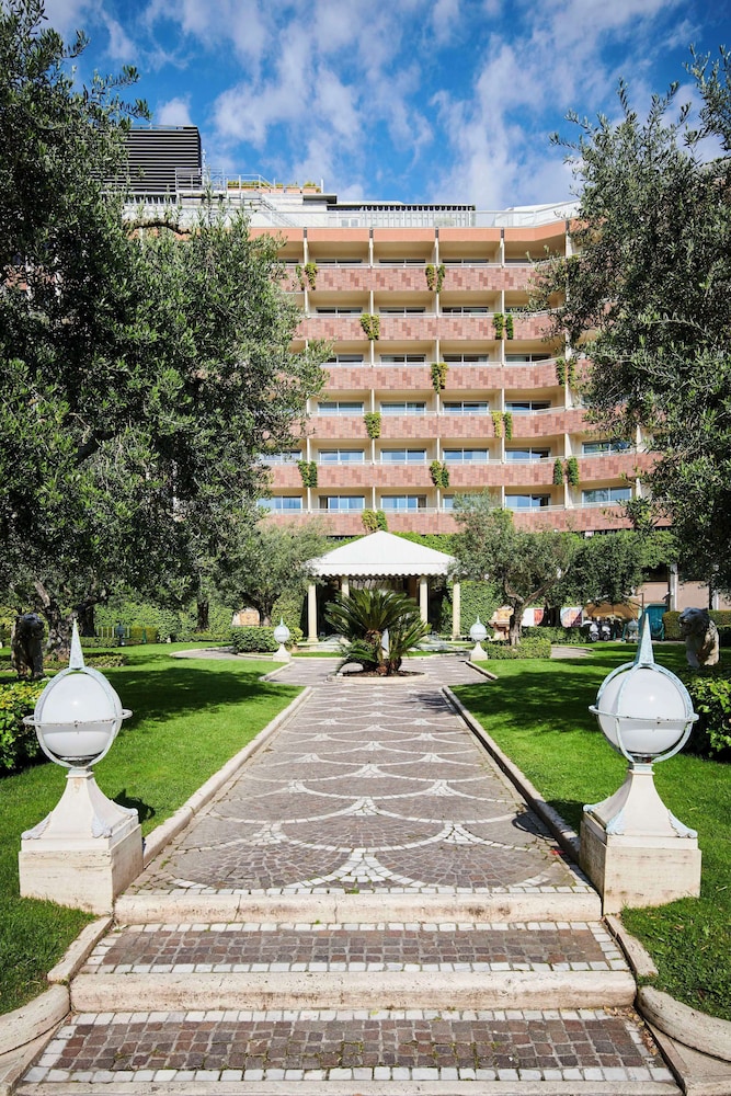 Rome Cavalieri, A Waldorf Astoria Hotel — Hotel building in Rome, Lazio