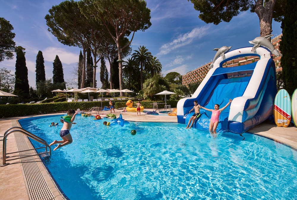 Rome Cavalieri, A Waldorf Astoria Hotel — Swimming pool in Rome, Lazio