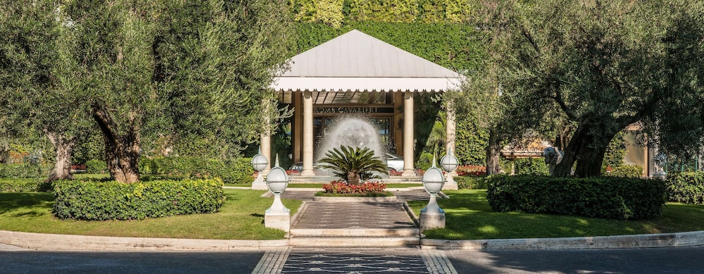 Rome Cavalieri, A Waldorf Astoria Hotel — Hotel building in Rome, Lazio