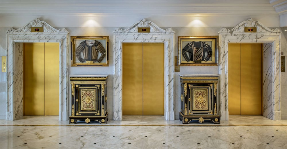 Rome Cavalieri, A Waldorf Astoria Hotel — Hotel building in Rome, Lazio