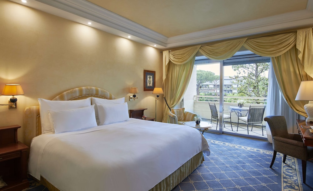 Rome Cavalieri, A Waldorf Astoria Hotel — Hotel rooms in Rome, Lazio