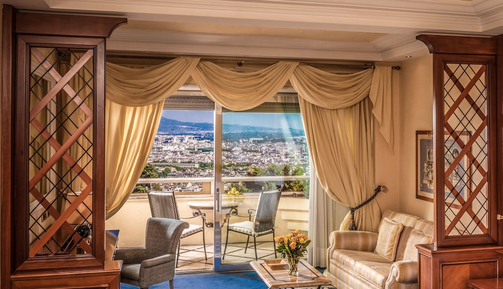 Rome Cavalieri, A Waldorf Astoria Hotel — Hotel rooms in Rome, Lazio