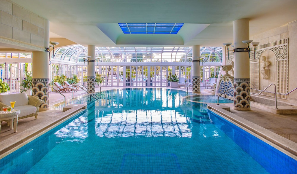 Rome Cavalieri, A Waldorf Astoria Hotel — Swimming pool in Rome, Lazio