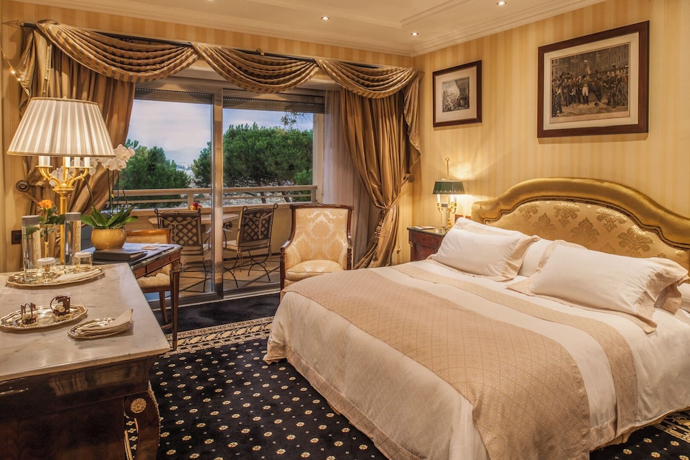 Rome Cavalieri, A Waldorf Astoria Hotel — Hotel rooms in Rome, Lazio