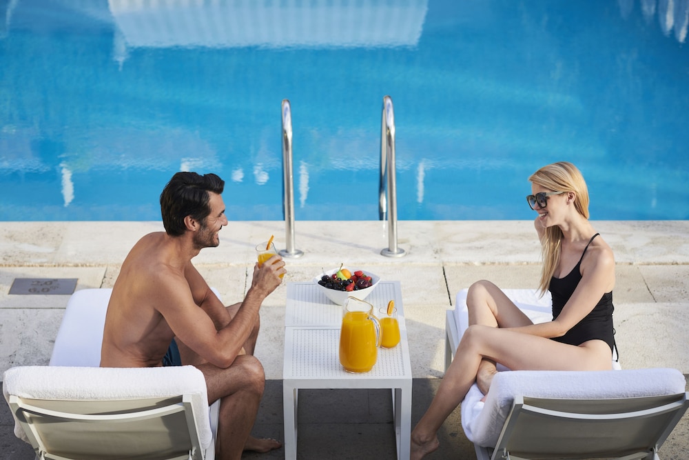 Rome Cavalieri, A Waldorf Astoria Hotel — Swimming pool in Rome, Lazio