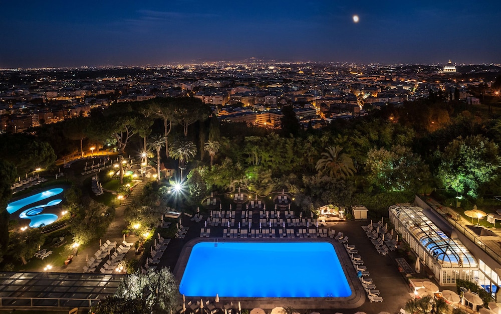 Rome Cavalieri, A Waldorf Astoria Hotel — Swimming pool in Rome, Lazio