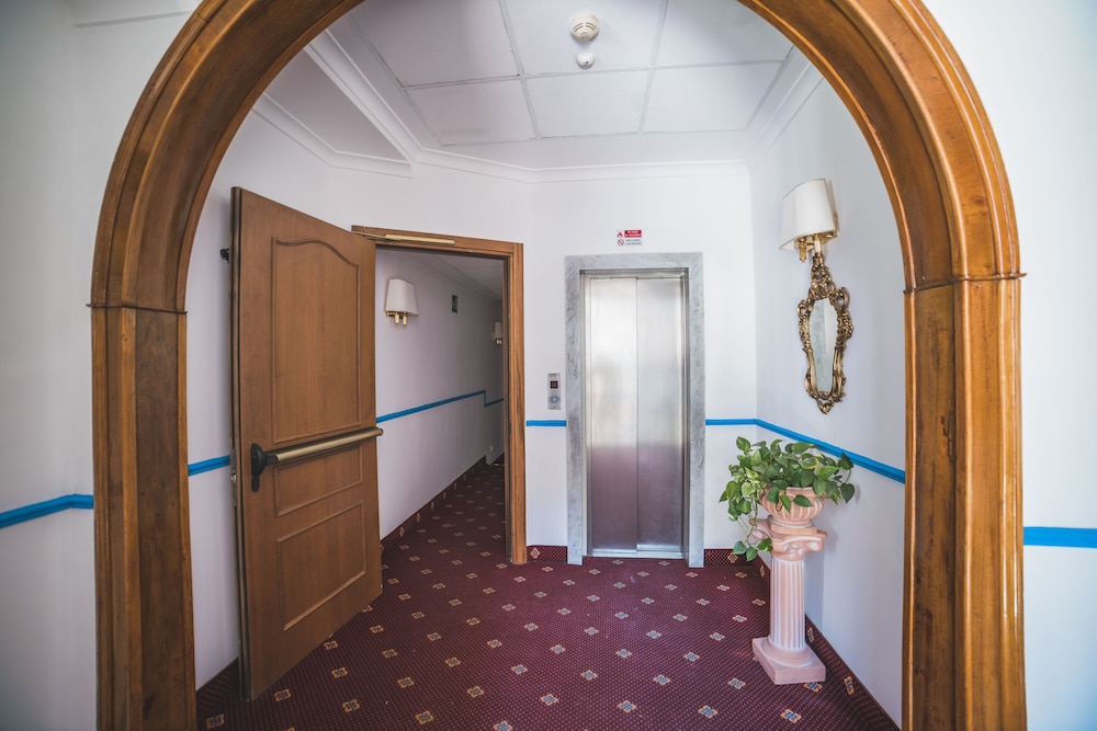 Hotel San Giusto — Hotel building in Rome, Lazio