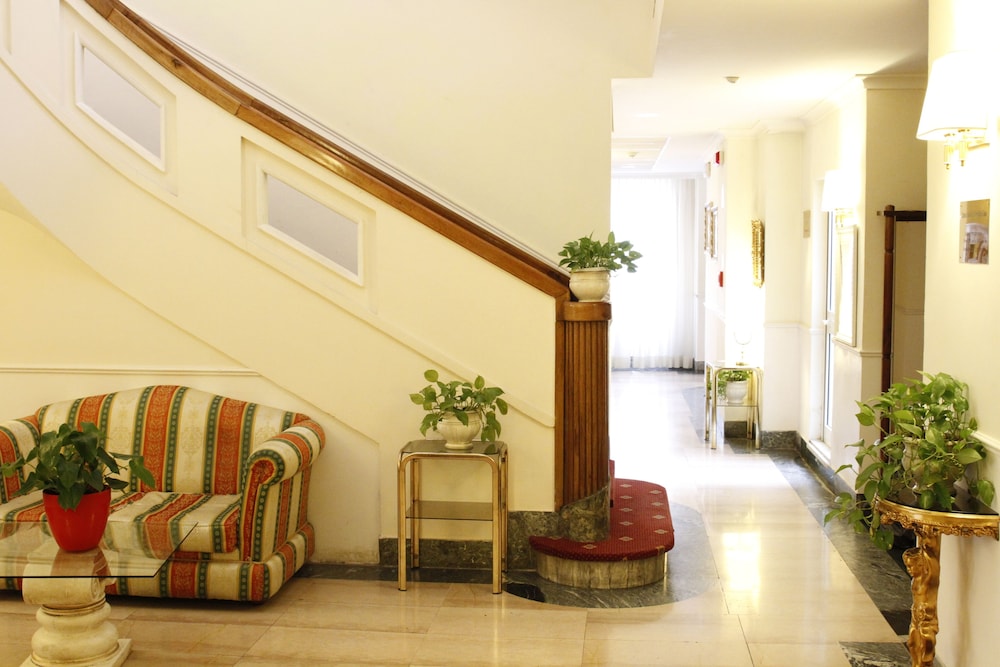 Hotel San Giusto — Hotel building in Rome, Lazio
