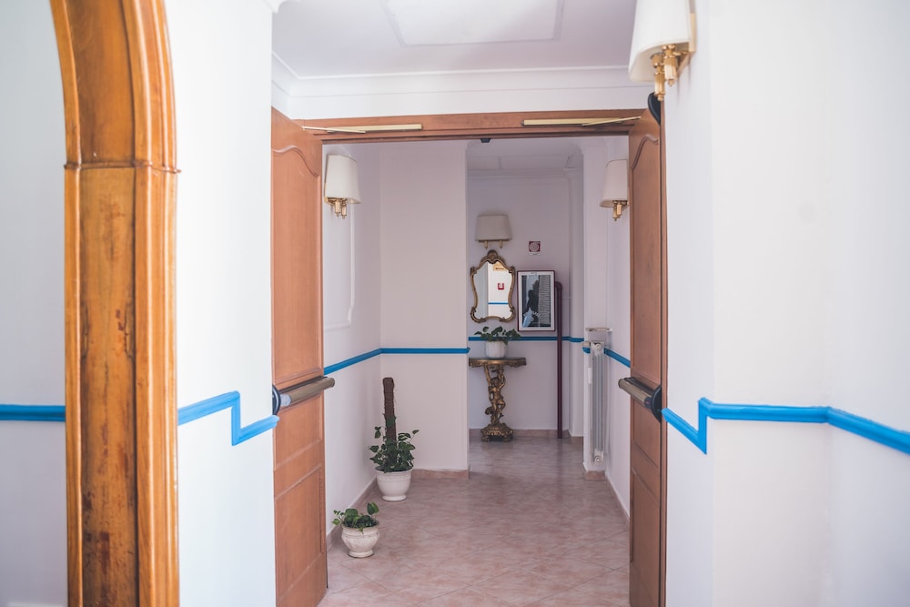 Hotel San Giusto — Hotel building in Rome, Lazio