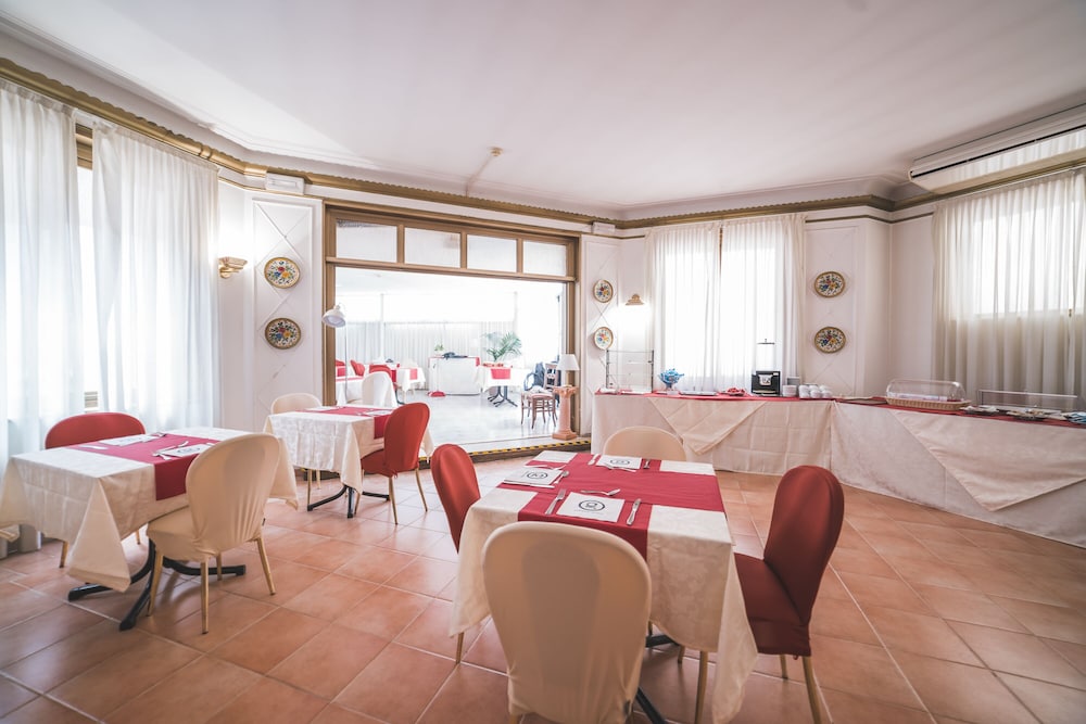 Hotel San Giusto — Restaurant & bars in Rome, Lazio
