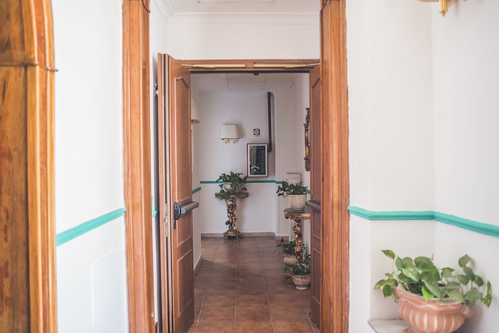 Hotel San Giusto — Hotel building in Rome, Lazio