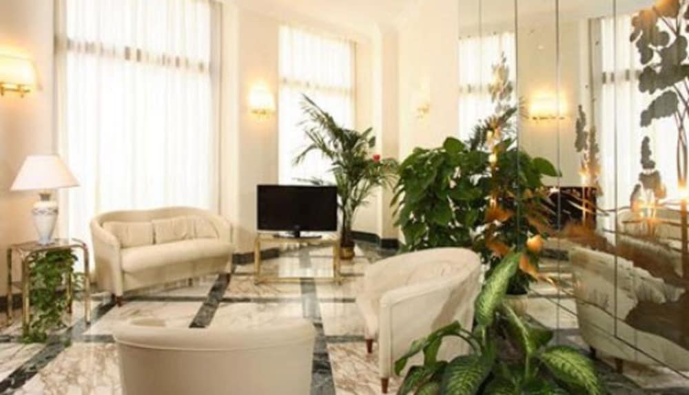 Hotel San Giusto — Hotel rooms in Rome, Lazio