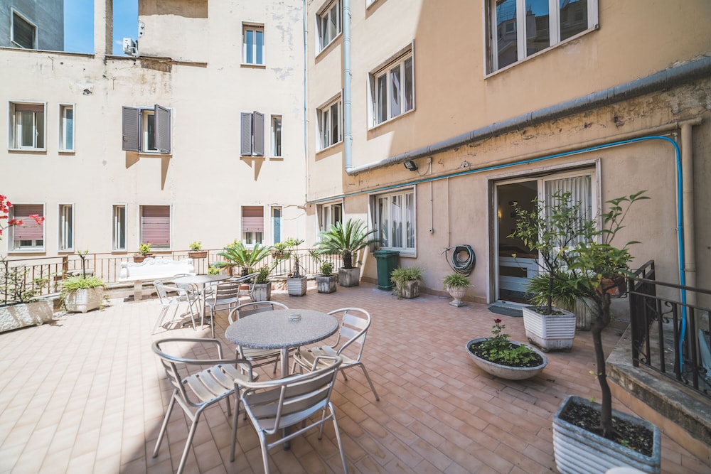 Hotel San Giusto — Hotel building in Rome, Lazio
