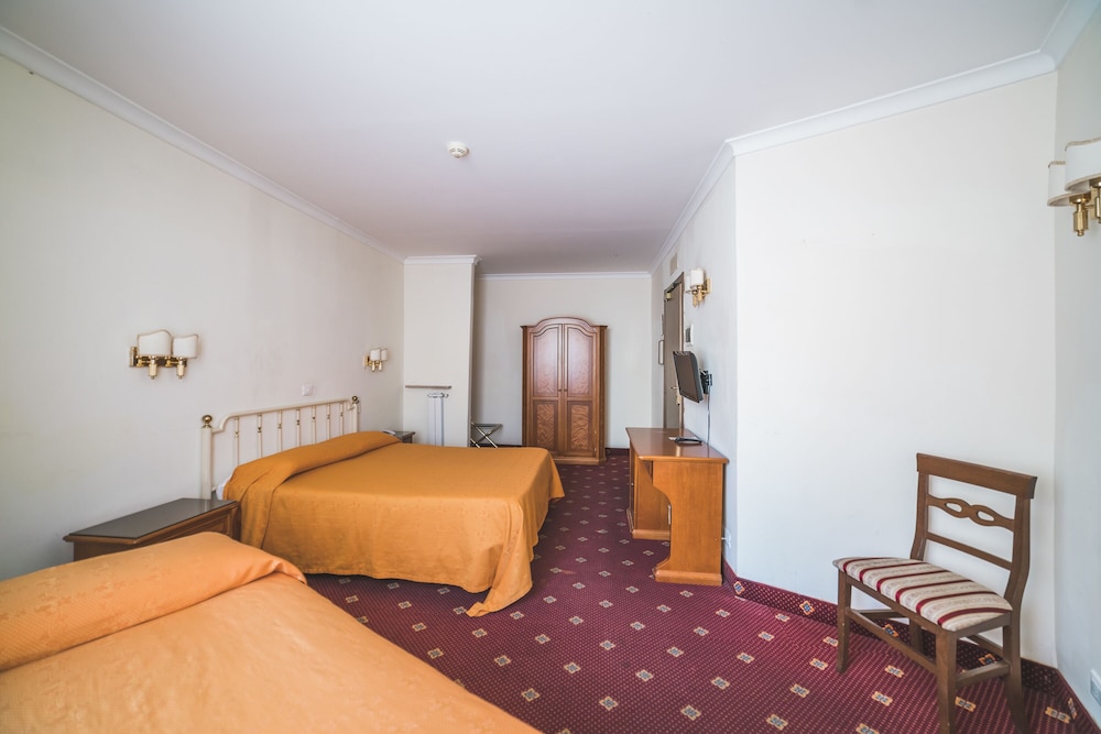 Hotel San Giusto — Hotel rooms in Rome, Lazio
