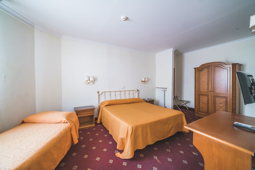 Hotel San Giusto — Hotel rooms in Rome, Lazio