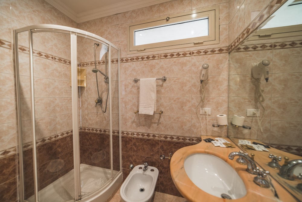 Hotel San Giusto — Hotel rooms in Rome, Lazio