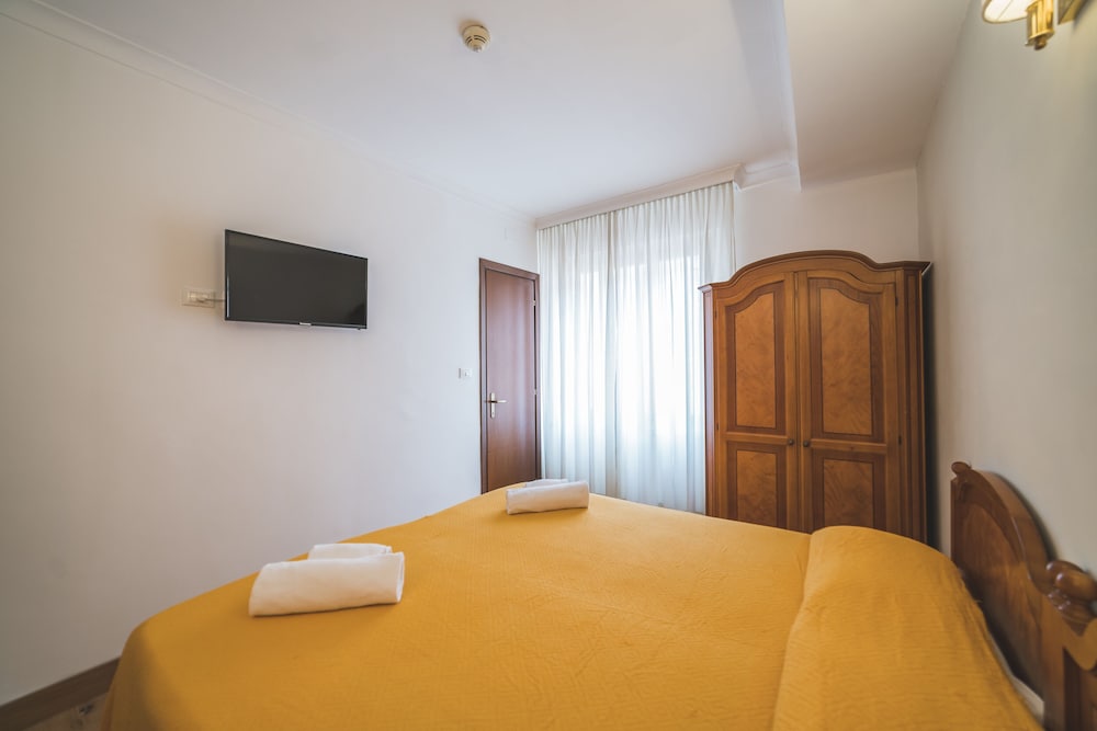 Hotel San Giusto — Hotel rooms in Rome, Lazio