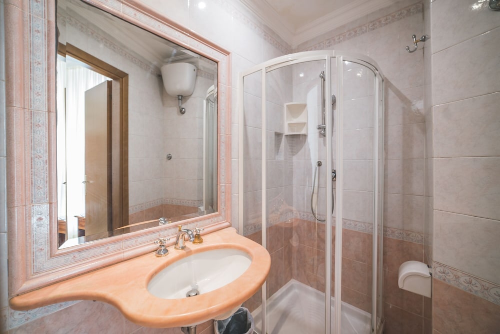 Hotel San Giusto — Hotel rooms in Rome, Lazio