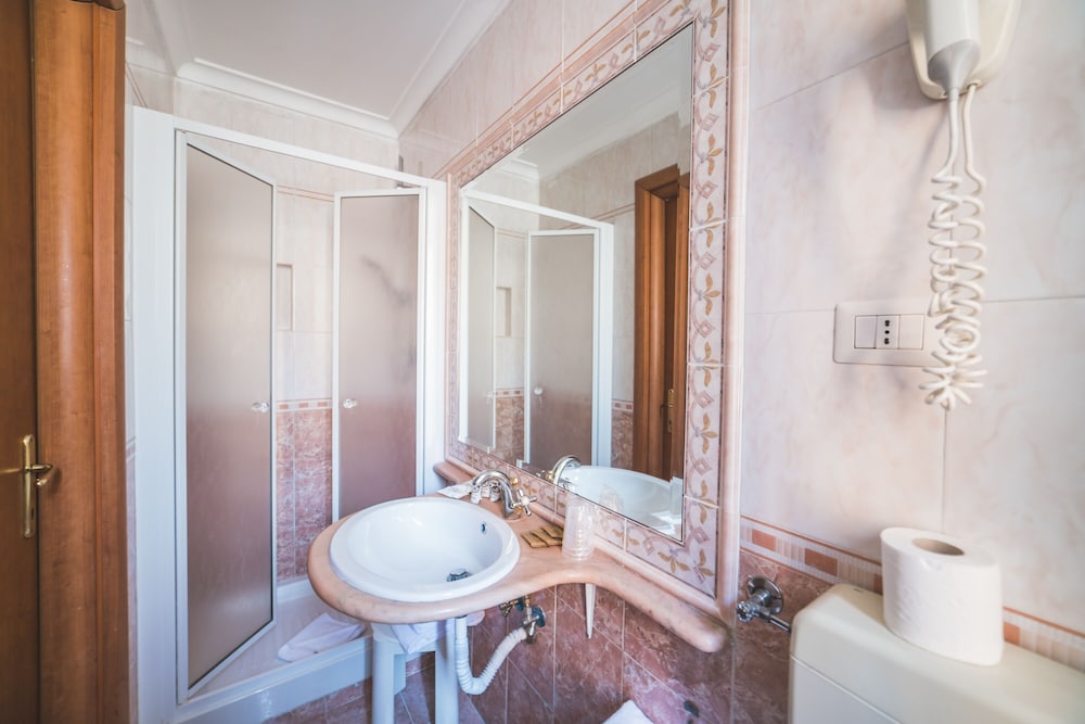 Hotel San Giusto — Hotel rooms in Rome, Lazio