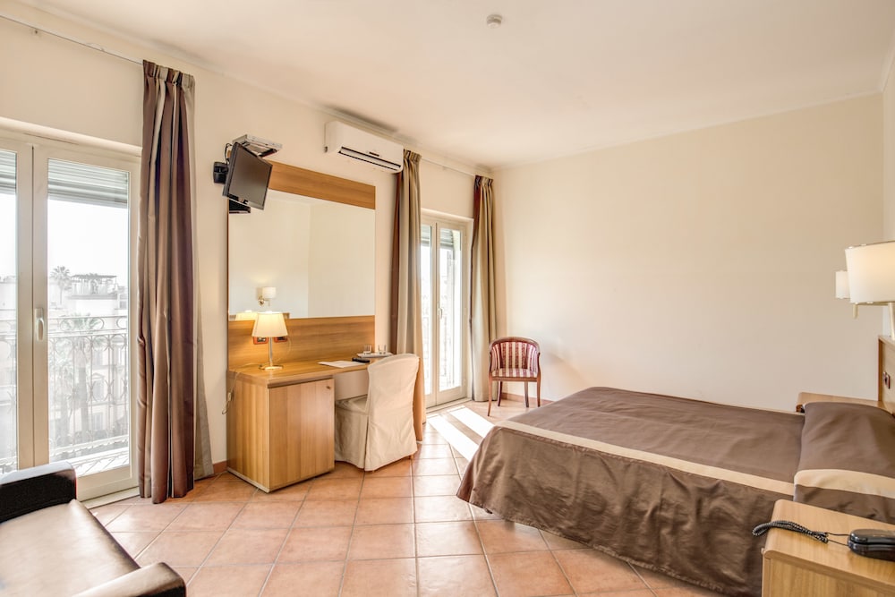 Hotel San Marco — Hotel rooms in Rome, Lazio