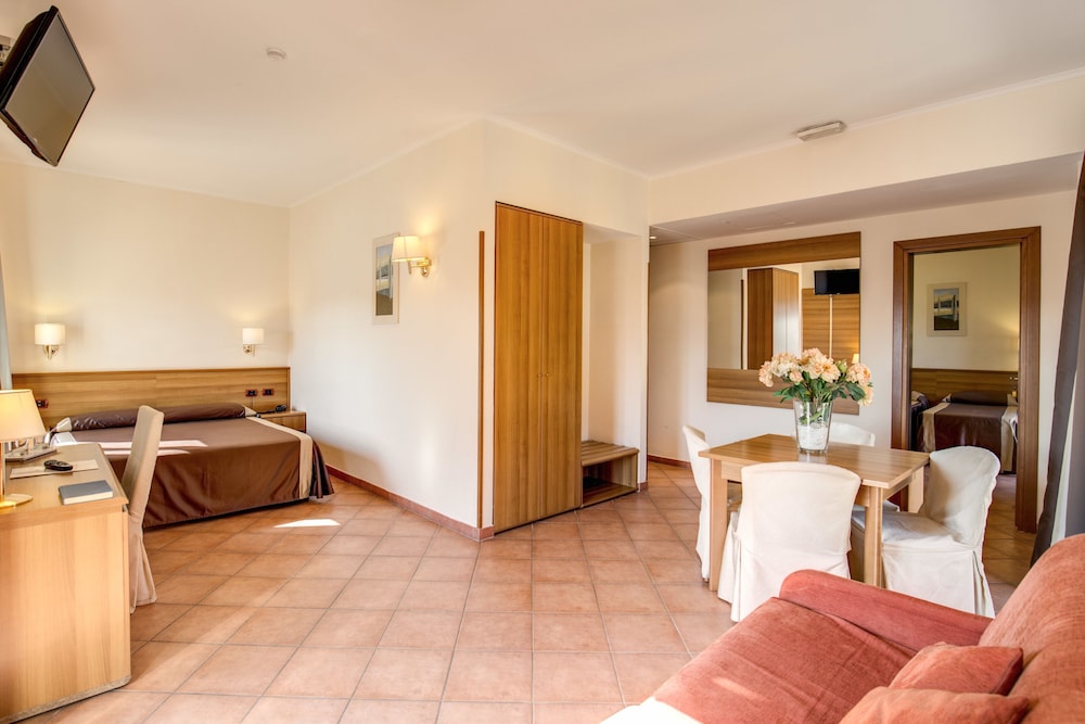 Hotel San Marco — Hotel rooms in Rome, Lazio