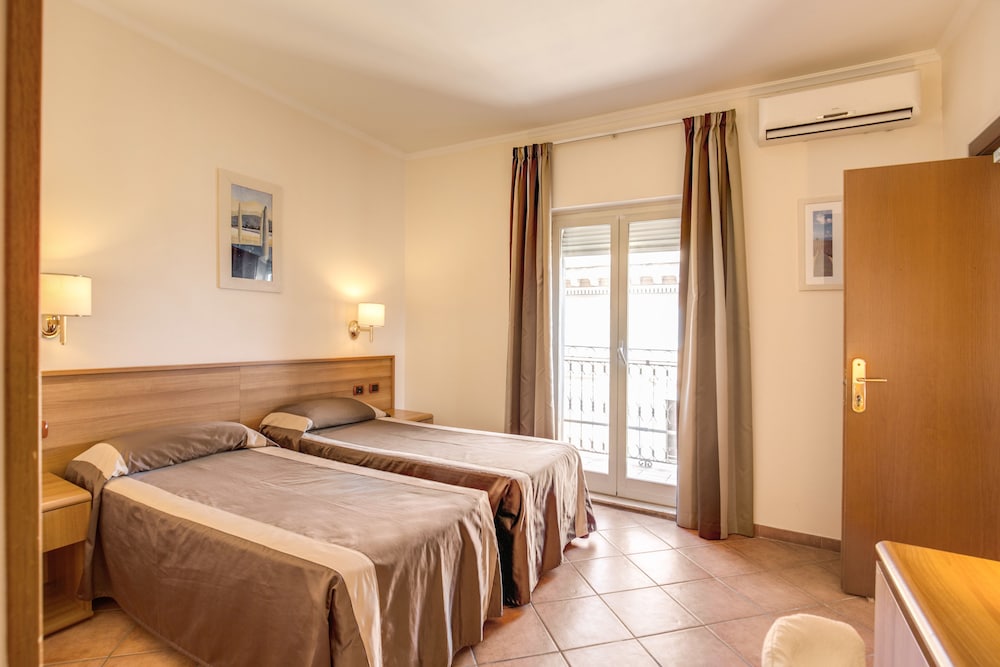 Hotel San Marco — Hotel rooms in Rome, Lazio