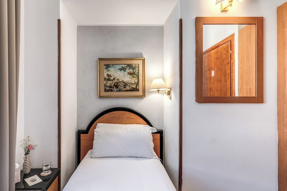 Hotel Sonya — Hotel rooms in Rome, Lazio