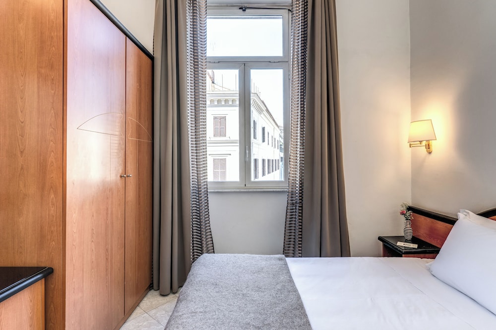 Hotel Sonya — Hotel rooms in Rome, Lazio
