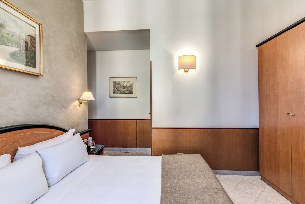 Hotel Sonya — Hotel rooms in Rome, Lazio