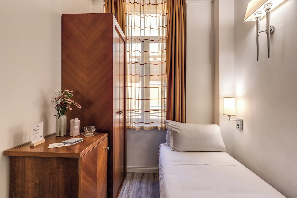 Hotel Sonya — Hotel rooms in Rome, Lazio