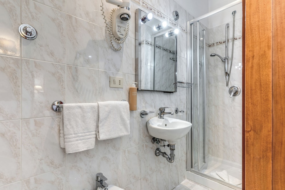 Hotel Sonya — Hotel rooms in Rome, Lazio