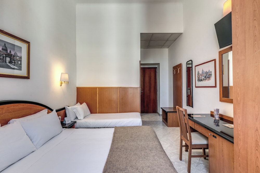 Hotel Sonya — Hotel rooms in Rome, Lazio