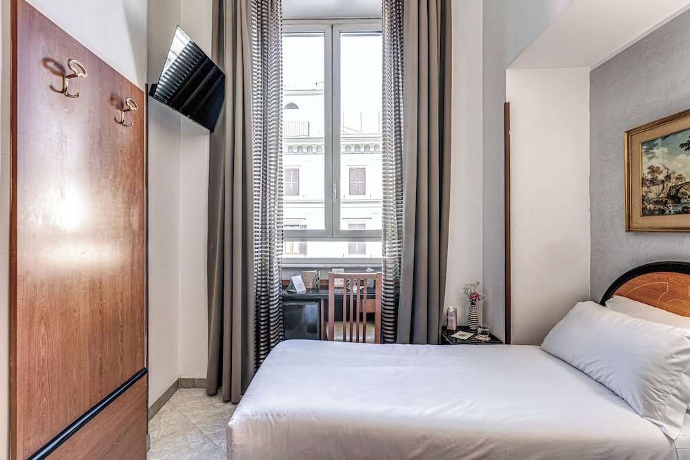 Hotel Sonya — Hotel rooms in Rome, Lazio