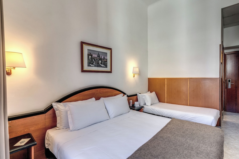 Hotel Sonya — Hotel rooms in Rome, Lazio