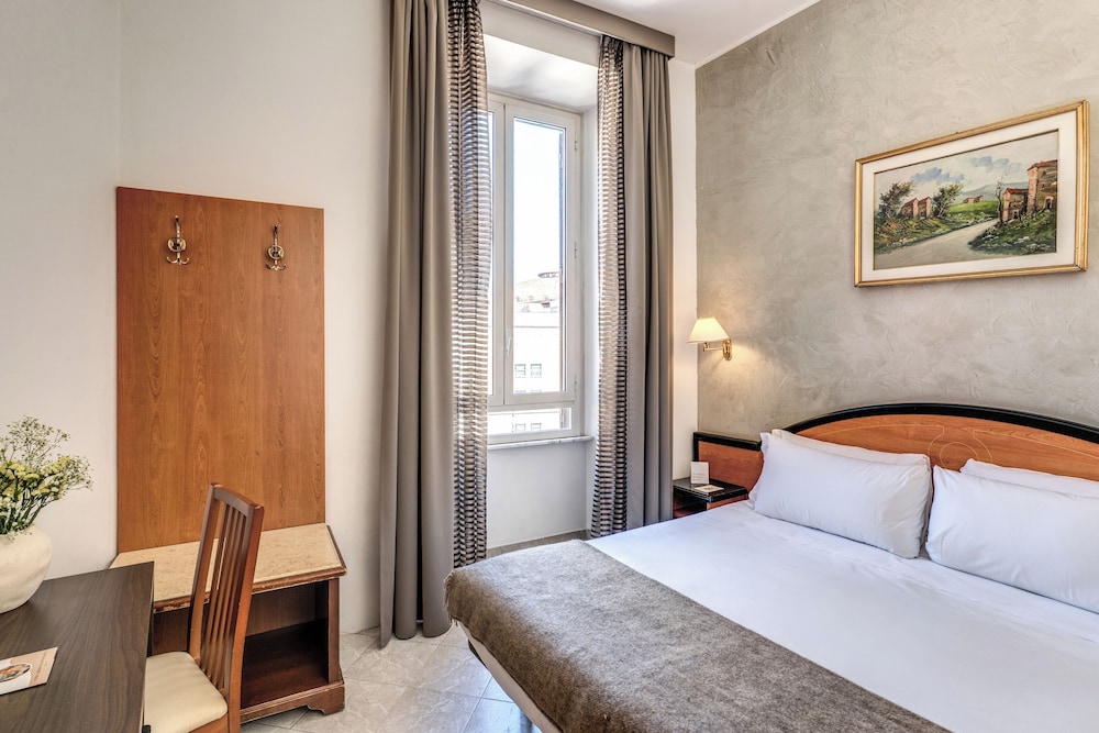Hotel Sonya — Hotel rooms in Rome, Lazio